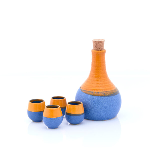 κεραμικό σετ καραφάκι με σφηνοπότηρα σε πορτοκαλί-μπλε αποχρώσεις