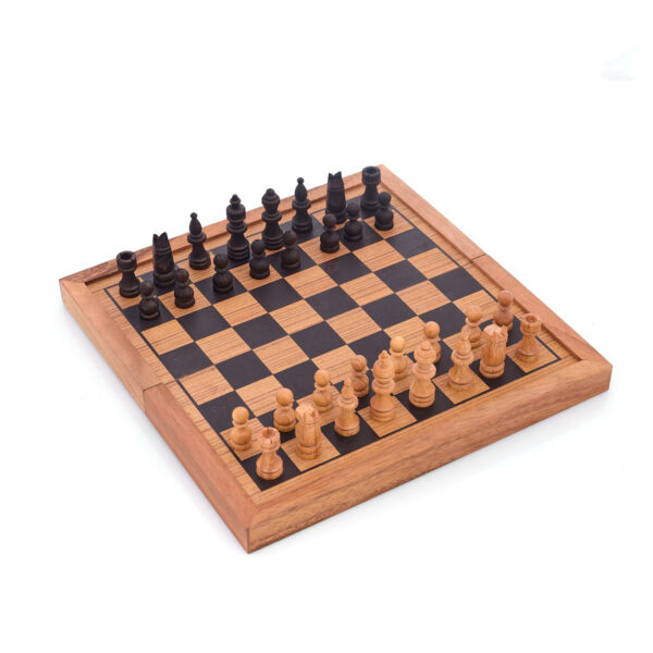 eπιτραπέζιο παιχνίδι τάβλι και σκάκι